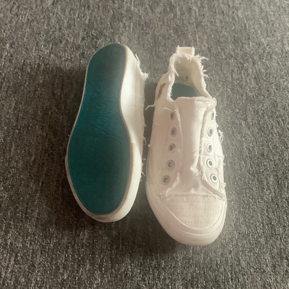 White slip on blowfish - Picture 2 of 2